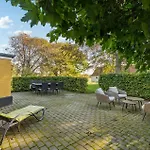 3 Bedroom Cozy In Logstrup Hébergement de vacances *