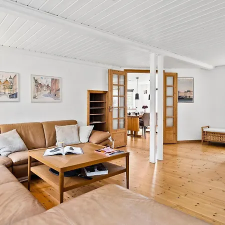 3 Bedroom Cozy In Logstrup Casa de Férias Knud (Logstrup)