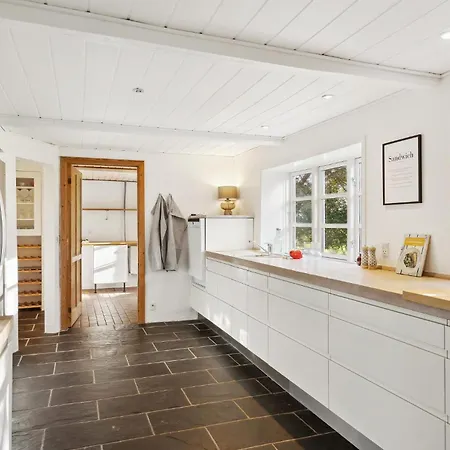 3 Bedroom Cozy In Logstrup 펜션