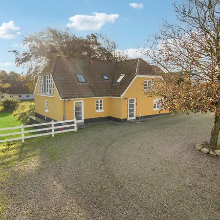 3 Bedroom Cozy In Logstrup Casa de Férias Knud (Logstrup)