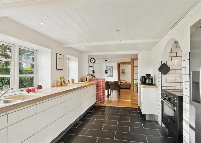 3 Bedroom Cozy In Logstrup * Knud (Logstrup)