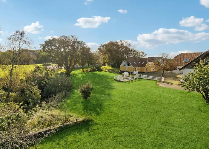 3 Bedroom Cozy In Logstrup * Knud (Logstrup)